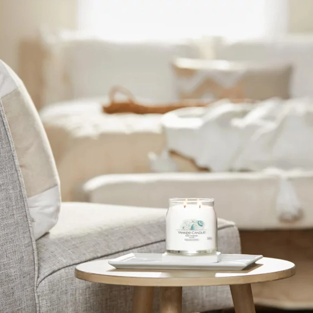 Yankee Candle Signature Medium Jar Baby Powder 5 Yankee Candle Signature Medium Jar Baby Powder - Image 3