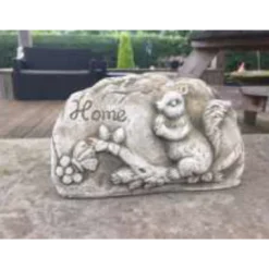 Border Stoneware Squirrel Welcome Sign